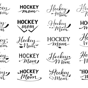 Puede incluir: Una colección de diseños en blanco y negro de "Hockey Mom" en varias fuentes y estilos. Algunos diseños incluyen palos de hockey, corazones y otros elementos decorativos. El texto está en cursiva y negrita.