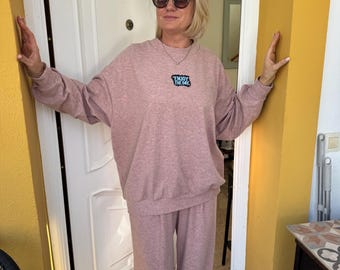 Completo da salotto rosa oversize: felpa morbida fatta a mano e pantaloni a gamba larga