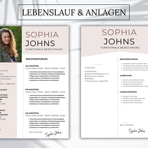 Pu&ograve; includere: Due pagine di un modello di curriculum professionale con un'intestazione rosa tenue con il nome Sophia Johns, un segnaposto per foto e sezioni per contatti, istruzione ed esperienza lavorativa, con testo nero su sfondo bianco.