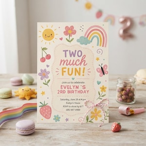 Peut inclure: Une carte d'invitation d'anniversaire rectangulaire sur fond crème avec des illustrations de soleil, fleur, arc-en-ciel, papillon et fraise. Le texte indique : TWO much FUN! Join us to celebrate EVELYN'S 2ND BIRTHDAY, Saturday, June 28 at 4 pm.