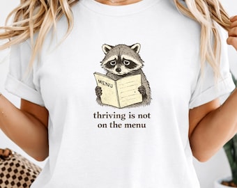 Gedeihen ist nicht auf dem Menü Waschbär Shirt, lustiges Tier Burnout T-Shirt, introvertiertes Humor Shirt, relatable Anxiety Waschbär Grafik T-Shirt