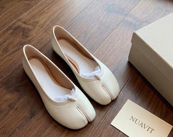 Bailarinas minimalistas de piel de oveja con puntera dividida para mujer.