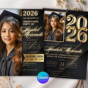 Puede incluir: Invitación a una fiesta de graduación con una foto de una mujer con toga y birrete. La invitación es negra con detalles y texto dorados que dice "2026 Graduation Party of Isabel Mercado". Incluye fecha, hora y lugar.