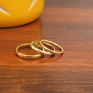 Conjunto de 3 anillos apilables dorados, anillo apilable minimalista y fino, delicados anillos de banda para uso diario, anillos de dedos estilo boho para mujer.