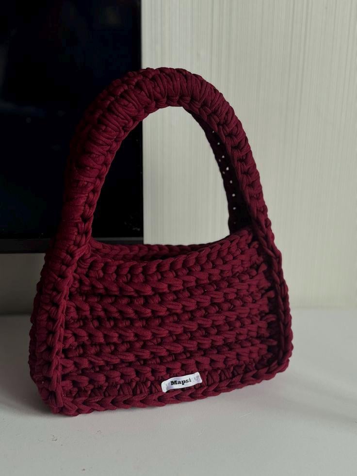 40 Crochet Shoulder Bags with Crossbody Bags, Tote Bags, and Bucket Bags 23 The Cloud Tote: A Modern Chunky Crochet