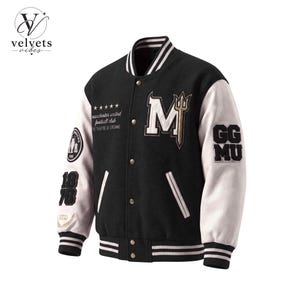 Chaqueta universitaria para aficionados al fútbol americano, abrigo estilo Letterman con la mascota del diablo, chaqueta bomber con parche de ganadores de trofeos