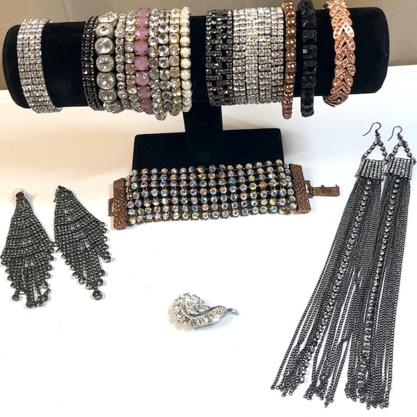 Lote de joyas seleccionadas, conjunto de pulseras de diamantes de imitación, joyas de moda llamativas, colección de brazaletes de cristal glamurosos, pendientes incluidos.