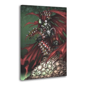 Könnte beinhalten: Leinwanddruck mit einer Comic-Illustration eines Charakters in einem schwarz-grünen Anzug mit roten Akzenten, einem fließenden roten Umhang und einem Stachelhelm. Die Figur steht auf einem Haufen Schädel vor einem dunkelgrünen Hintergrund.