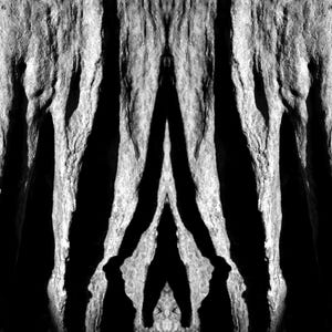 Cortina com estampa de estalactite de caverna | Fotografia subterrânea espelhada | Arte geológica em preto e branco | Arte de parede minimalista | Decoração com simetria zen