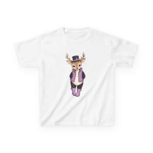 Dapper Deer Kid Tee | Snyggt rådjur i hög hatt och lila jacka