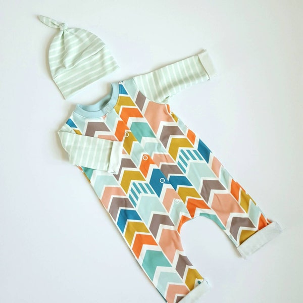 Organic newborn take home outfit. Gender neutral romper and knot hat set. NB or 0-3 months. Chevron, mint stripes.