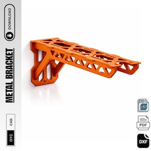 Puede incluir: Soporte metálico naranja con diseño geométrico, montado en una pared blanca. El soporte presenta una serie de recortes rectangulares y triangulares. El texto "METAL BRACKET" es visible en el lado izquierdo de la imagen.