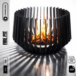 Könnte beinhalten: Ein schwarzer Metall-Feuerkorb mit vertikalen Lamellen, die eine kreisförmige Form bilden. Flammen und brennendes Holz sind im Inneren der Grube sichtbar. Das Bild enthält den Text "FIRE PIT" und Download-Symbole.