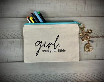 Chica lee tu Biblia - Estuche azul con cremallera