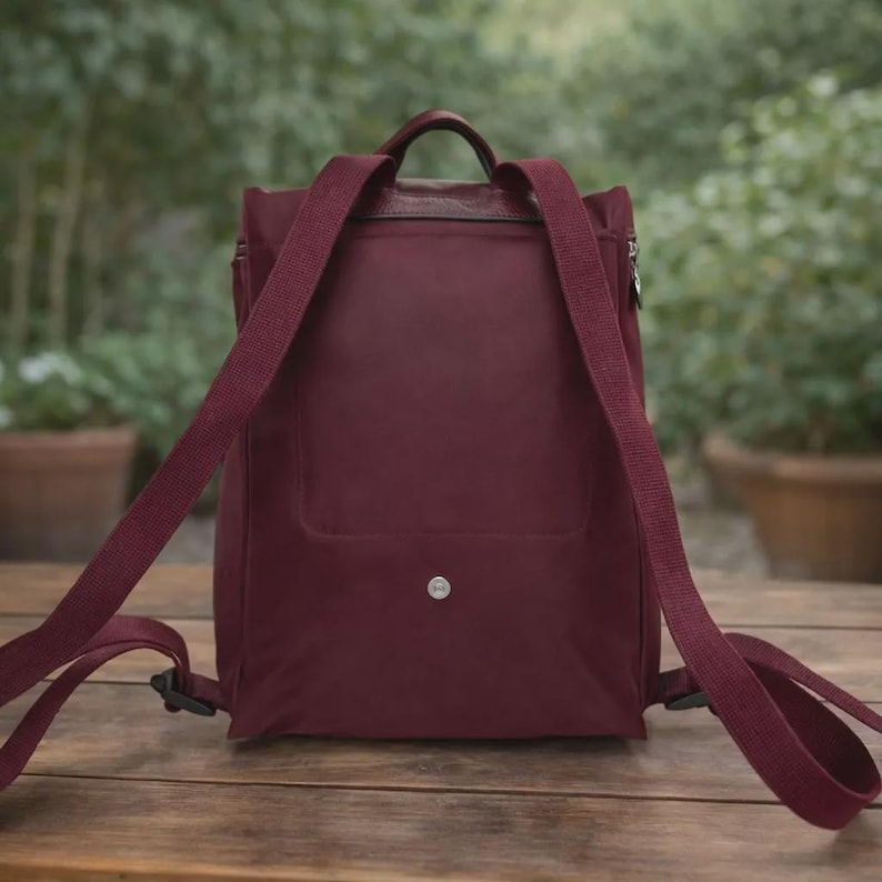 Vintage longchamp le pliage mini wijnrode nylon rugzak, opvouwbare designer reistas afbeelding 2