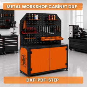 Pode incluir: Um armário de oficina de metal preto e laranja com um painel traseiro perfurado contendo várias ferramentas, prateleiras e caixas de armazenamento. O armário tem duas portas frontais e um painel lateral com um logótipo de cabeça de lobo. Texto: METAL WORKSHOP CABINET DXF.