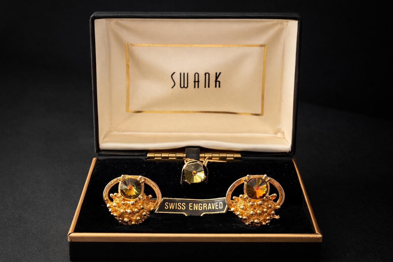 Boutons De Manchette Swank Ovales Lucite Couleur Canneberge Doré