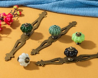 Pompoenknop en handgrepen van antiek koperen plaat, keramische ladebeslag, wit groen zwart grepen