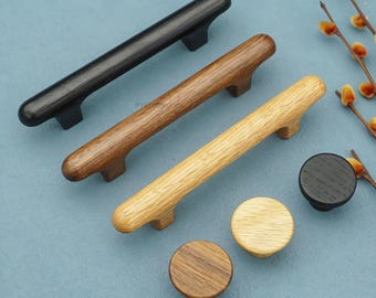 Ladeknoppen van natuurlijk hout: wit eiken en walnoot keukengrepen, kastknop minimalisme