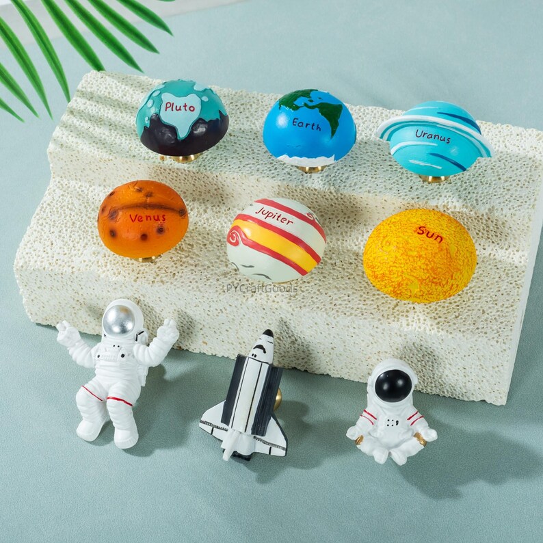 Space planet Drawer Knobs Pulls, Astronaut Cabinet Handle, Unique Kids room Knobs Hardware image 2