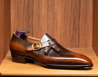 Handgjorda bruna läderloafers med munkrem och tofsar, specialdesignade formella herrskor