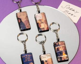 Llavero ilustrado de Killing Eve con cabujón de cristal - Hecho a mano
