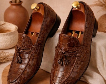Handmade Brown Croc-Embossed Leather Tassel Loafers for Men – Stylish Slip-On Dress Shoes