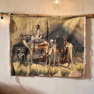 Tapiz antiguo de caravana del desierto egipcio – Escena beduina hecha a mano – Tapiz de pared con camellos – Obra de arte textil única