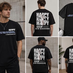 Puede incluir: Camisetas negras con texto y gráficos blancos. Una camiseta tiene la palabra "HAPPY" y un versículo bíblico. Otra presenta "HAPPY" en un diseño en capas con un gráfico de mano y "NEW BEGINNING".