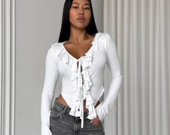 Top corto da donna con nodo sul davanti, top a maniche lunghe con scollo a V e volant, top a portafoglio con spalle scoperte, top aderente per uscire