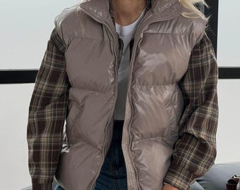 Gilet imbottito oversize da donna, gilet in piuma biologica, gilet con collo alto e cerniera, gilet primaverile da indossare a strati.