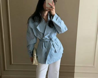 Trench corto da donna con cintura, giacca avvolgente foderata in cotone, capospalla casual primaverile, cappotto minimalista da ufficio.