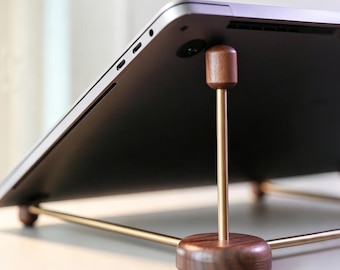 Laptop Ständer aus Walnuss Holz, Minimalistischer Ergonomischer Riser, Moderner MacBook Halter