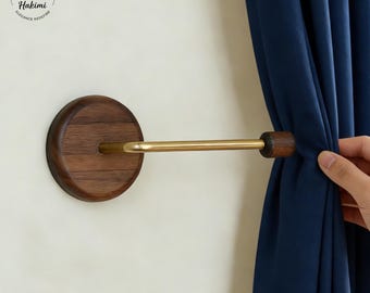 Minimalistischer Gardinenhalter aus Walnussholz, mattgoldener Stahl, Raffhalter für transparente und leichte Gardinen