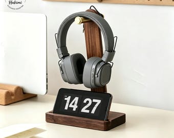 Hörlursställ i massiv valnöt med telefondocka, mässingshängare, headsethållare, spelbordsorganisatör