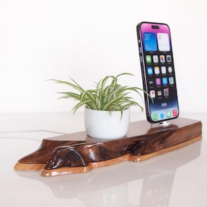 Holz-Skulptur für Android, iPhone Ladestation, Samsung Galaxy Ladestation, Huawei Dock, Google Pixel Dock, Unikat Skulptur aus Nussbaum Hartholz