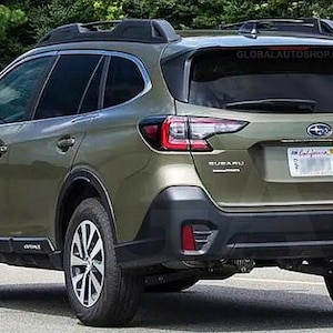 Acabamento cromado da porta traseira do Subaru Outback 2020+