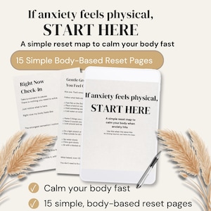 Puede incluir: Un juego de tres tazas de cerámica con acabado mate moteado. Las tazas son de color crema, gris claro y gris oscuro. Cada taza tiene un diseño simple y minimalista.