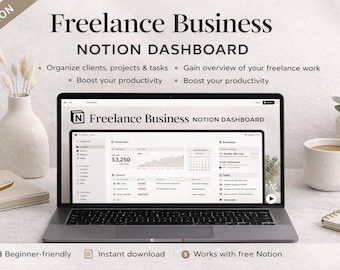 Pode incluir: Um laptop exibe um painel do Notion "Freelance Business", mostrando dados financeiros e organização de projetos. A imagem inclui uma caneca de café, um caderno e um vaso decorativo. O texto na tela diz "Organize clientes, projetos e tarefas" e "Aumente sua produtividade".