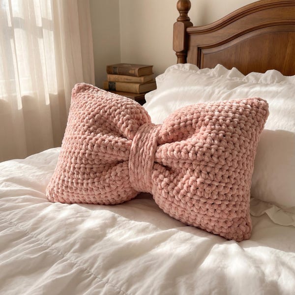 Kokette Schleife Kissen Häkelanleitung PDF | Einfaches Anfänger Chunky Samtkissen | Balletcore Raum Dekor DIY | Super voluminöses Garn Quick Project