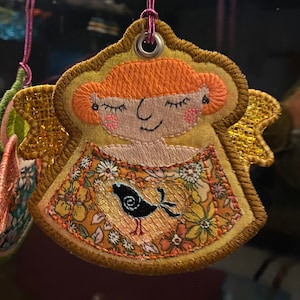 Disegni Angel Girl indipendenti, bifacciali, ITH, ricamo a macchina, ROSA E RUBINO - pacchetto di 4 disegni, per telaio di dimensioni 4x4", 2 disegni inclusi