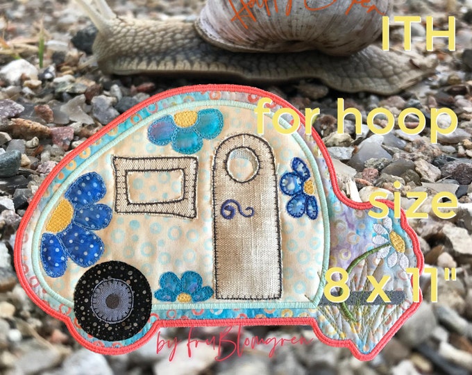 LARGE PLACEMAT ITH - Happy Camper - Appliqué design of my Happy Camper with flowers - for the 8 x 11" hoop - finished size 19 x 27,5 cm