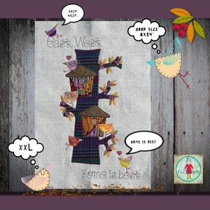 Puede incluir: Diseño bordado que presenta un árbol con casas para pájaros y pájaros, con el texto "East, West" y "Home is best". El diseño está sobre un fondo de tela blanca y es adecuado para un aro de 20x35 cm.