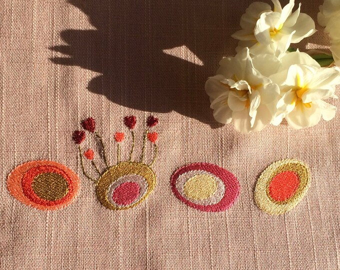 Colourful Egg/Bird Borders to welcome spring, Machine Embroidery, 3 borders in different sizes, 2 colorful texts and two little eggs TO GO