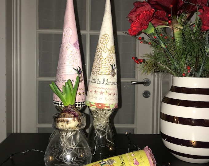 Small Angels on HYACINTH HATS - An Angel a Day - Dec 10th in fruBlomgren's Christmas Event 2018 - 3 diff. sizes with angels and hyacinths