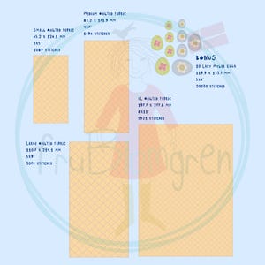Puede incluir: Cuatro cuadrados de tela acolchada de diferentes tama&ntilde;os en beige con un patr&oacute;n de cuadr&iacute;cula. Los cuadrados de tela est&aacute;n etiquetados con sus dimensiones en pulgadas y mil&iacute;metros, as&iacute; como el n&uacute;mero de puntadas. Tambi&eacute;n hay un paquete de bonificaci&oacute;n de 10 huevos de mylar de encaje, etiquetados con sus dimensiones en pulgadas y mil&iacute;metros, as&iacute; como el n&uacute;mero de puntadas.
