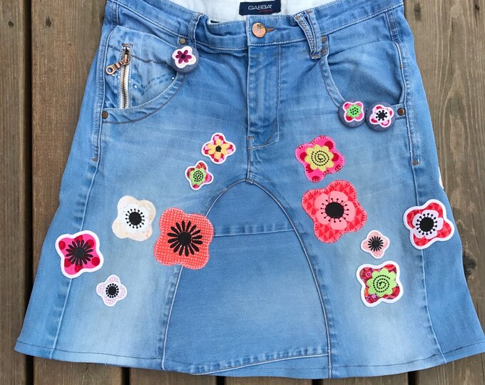 Four Fabulous Fabric Flowers, Machine Embroidery Designs, 4 designs in each 6 variants - a total of 24 different flowers e.g. for buttons