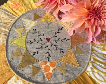 APPLIQUE CIRCLE DESIGN with my version of the Danish Cancer Awareness Flower (Knæk Cancer), Donation of the full revenue to Cancer Research