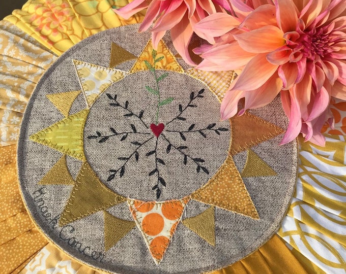APPLIQUE CIRCLE DESIGN with my version of the Danish Cancer Awareness Flower (Knæk Cancer), Donation of the full revenue to Cancer Research