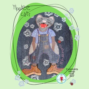 Könnte beinhalten: Ein gesticktes Design mit einer Cartoon-Katze in Jeans-Latzhosen und braunen Stiefeln. Die Katze hat einen offenen Mund und befindet sich vor einem Jeanshintergrund mit floralen Akzenten. Der Text "Yippee cats" steht oben, mit zusätzlichem Text und einem Logo unten.